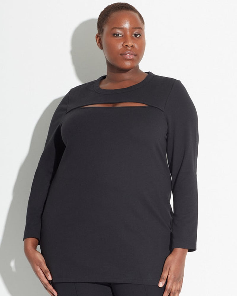 Front of a model wearing a size 1 The Peek-a-boo Tunic in Black by See Rose Go. | dia_product_style_image_id:257800